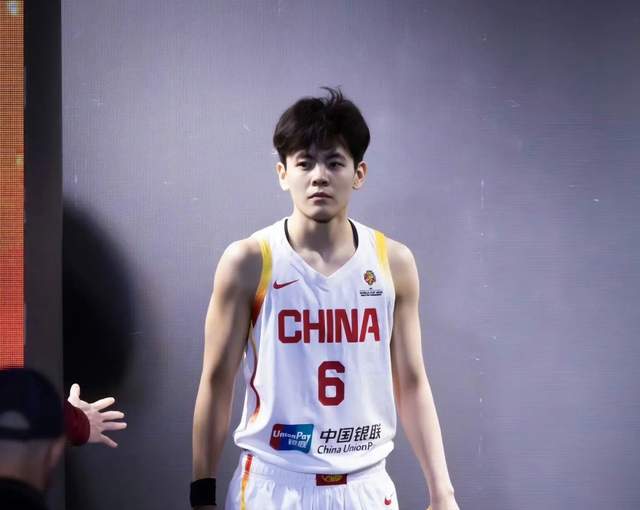 乐鱼体育-中国女篮今夜变阵，半场领先南苏丹10分！罗欣棫9分，张子宇8分